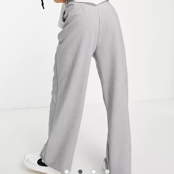 ASOS Stradivarius Petite wide leg relaxed dad pants in gray - Picture 2 of 3